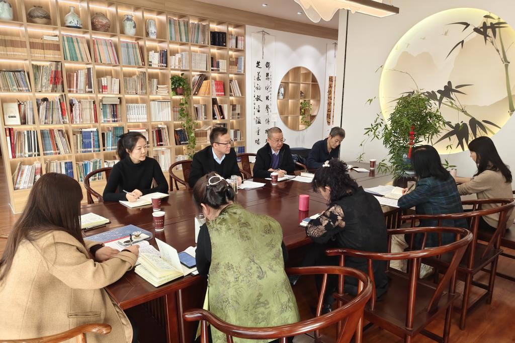 图书馆召开树立和践行正确政绩观学习教育部署会